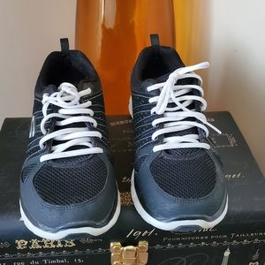 Skecher Air Cooled  Memory Form Fit SIZE 7